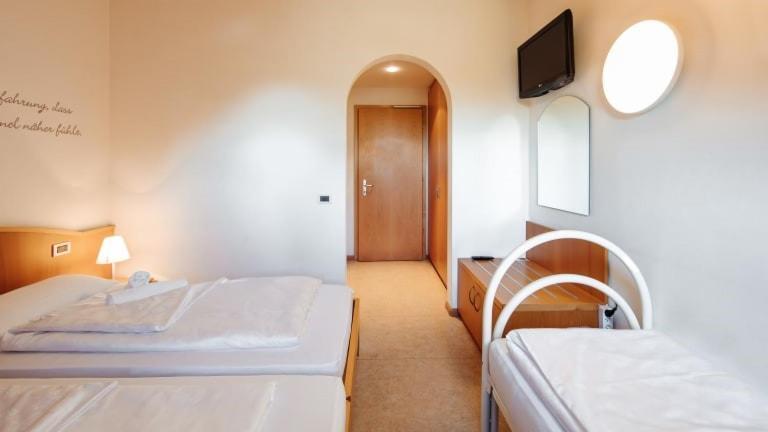 Hotel Corno Bianco Nova Ponente Extérieur photo